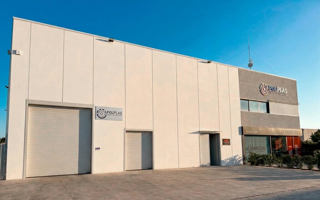 Instalaciones de Polplas en Lleida, empresa especializada en soluciones de embalaje industrial a medida.